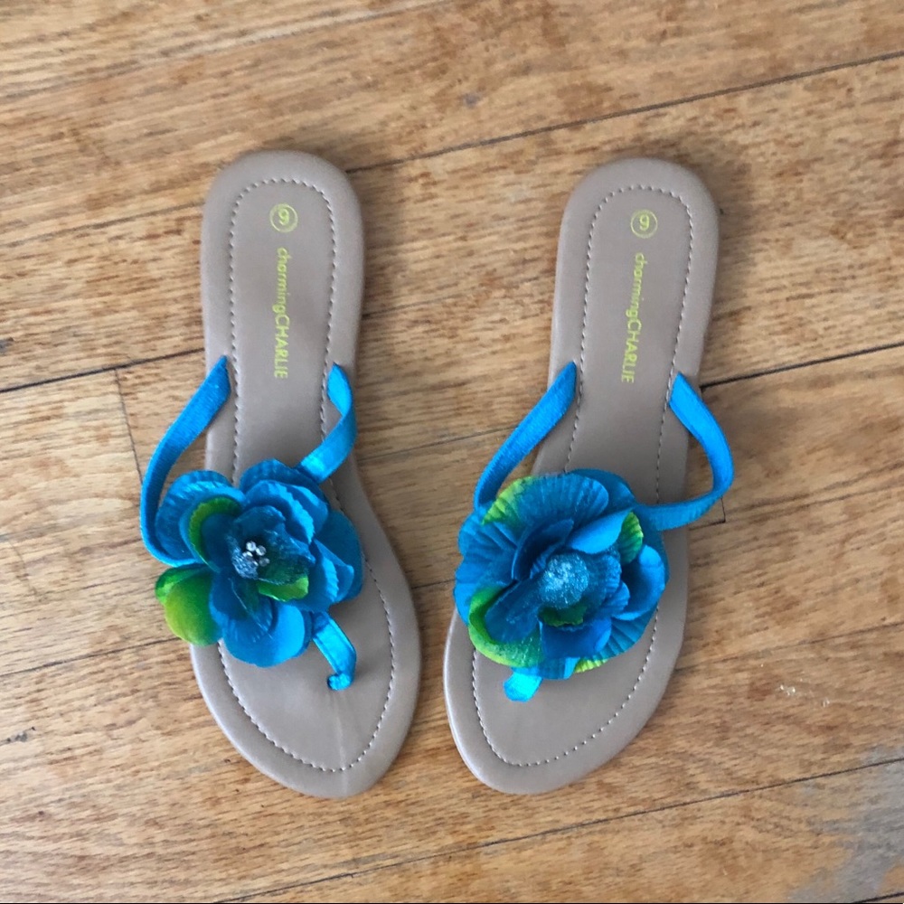 NWOT charming Charlie’s flower sandals!